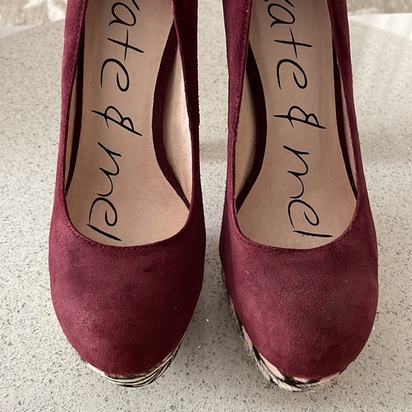 🔥Host pick🔥Kate & Mel Burgundy & Zebra Suede Platform Shoes - Picture 4 of 9